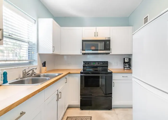 Cute One Bedroom At The Coral Apts Clearwater Beach
