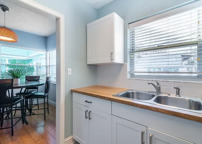 Apartment Cute One Bedroom At The Coral Apts